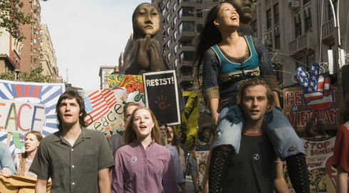 Evan Rachel Wood, Jim Sturgess, Joe Anderson und T. V. Carpio in «Across the Universe»