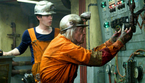 Harry Treadaway und Martin Landau in «City of Ember»