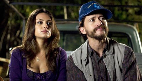 Mila Kunis und Clifton Collins Jr. in «Extract»